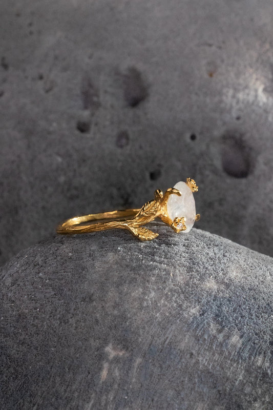 Moonstone Leaf Ring — Gold